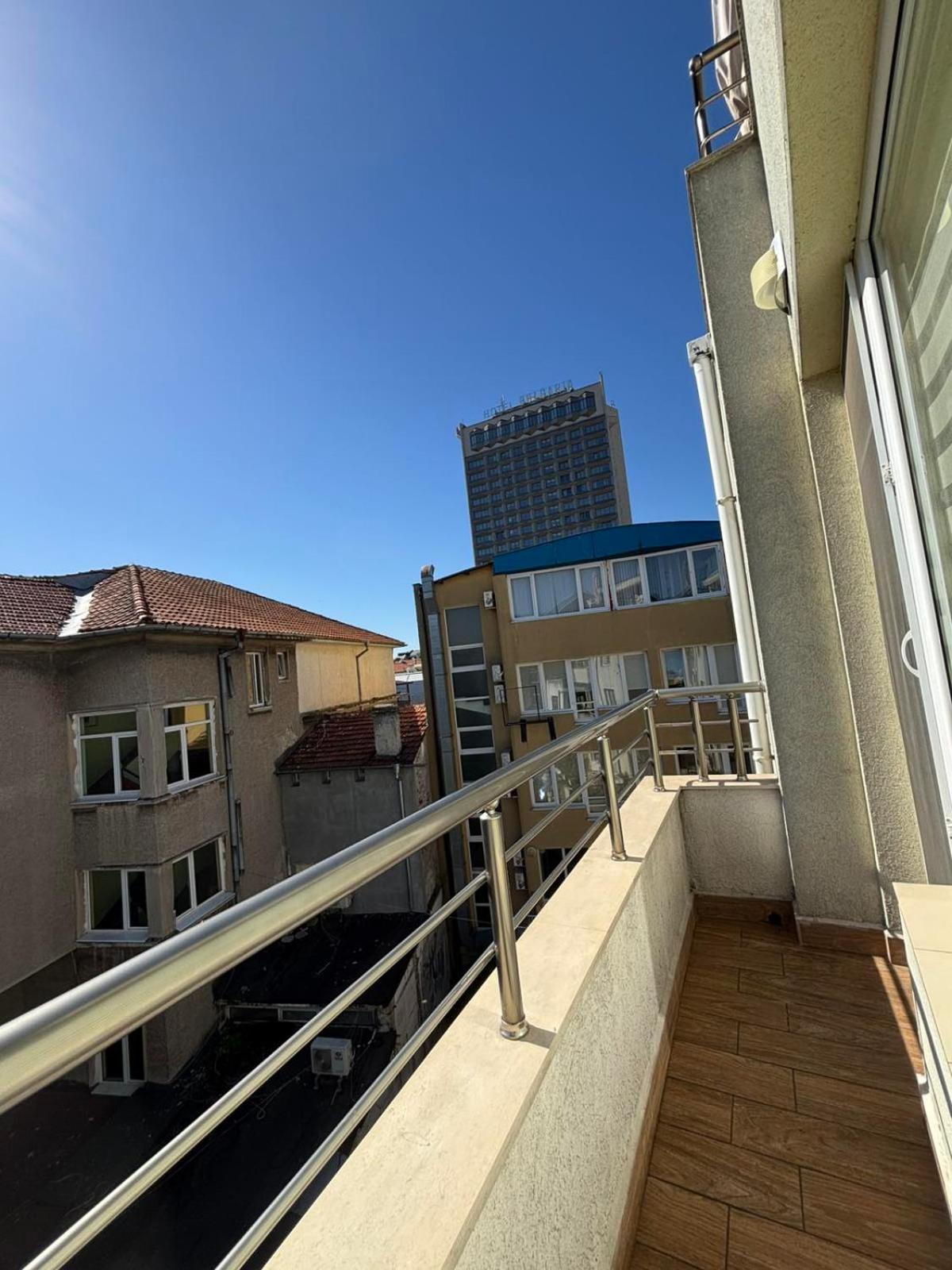 Grand Apartment Bogoridi - Top Center Near To Sea And Sea Garden Бургас Экстерьер фото